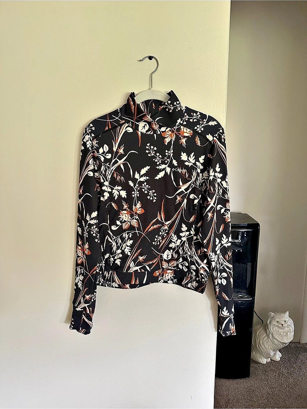 Columbia Floral Long Sleeve pullover in Black & Orange Size Small Like New